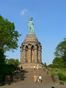 Där staten jagar skatt jagar pengar pengar.