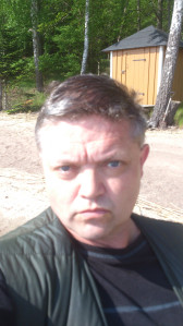 Tandguld glimmar inte när illusioner brinner.