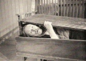 Skrattar bäst som skrattar sist och Åsa Nisse skrattar inte alls.