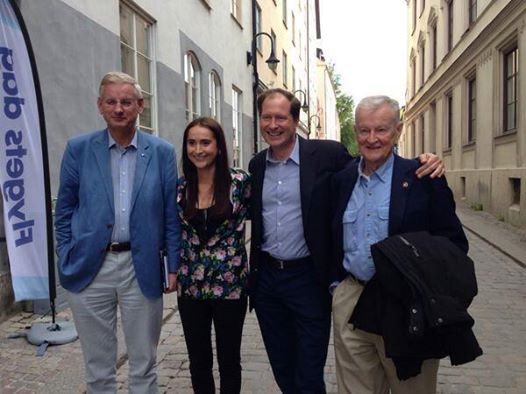 Petrodollarhegemoniskrotningsambitionerna.