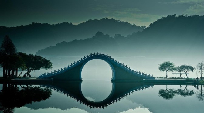 Moon-Bridge-Taiwan-Clean-672x372