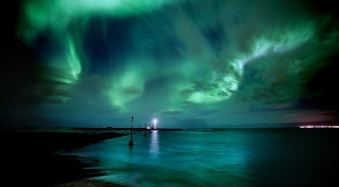 Aurora-Borealis-Clean-672x372 (1)