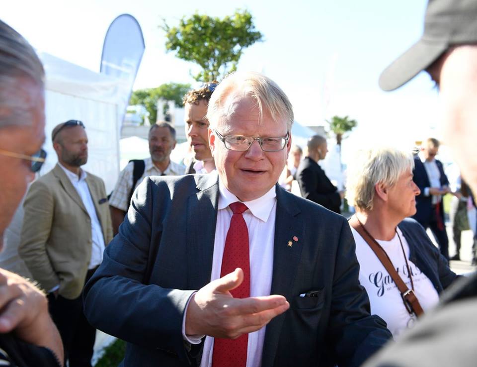 Peter Försvarar & Förklarar