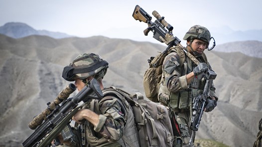 Oinbjuden & Beväpnad