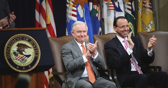 Ökända För Politiskt Juridiska Insatser