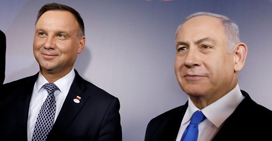 Bibi Tar Tillfället I Akt