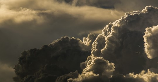 Mörka Moln För Serverkapacitetsuthyrare