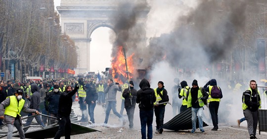 Antifa I Gula Västar