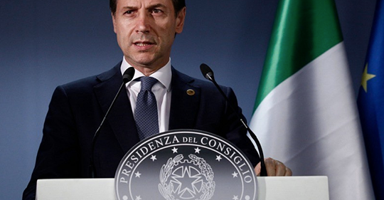 Förräderi Säger En