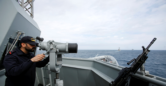 Spanien Drar Tillbaka Fartyg