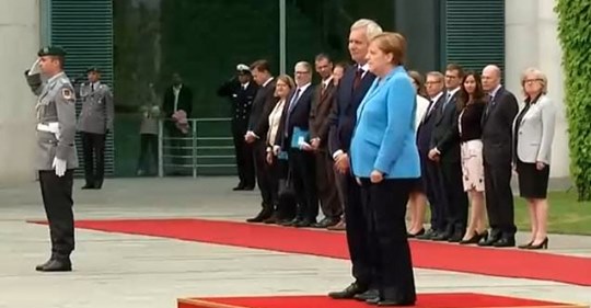 Fortsatt Skakig Merkel