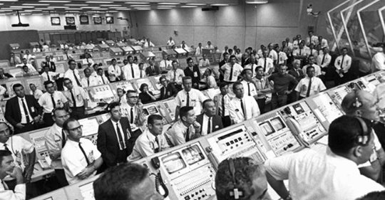 Identitetspolitisk Månresa