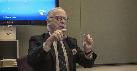 Hökmark Förvånar Allt Färre