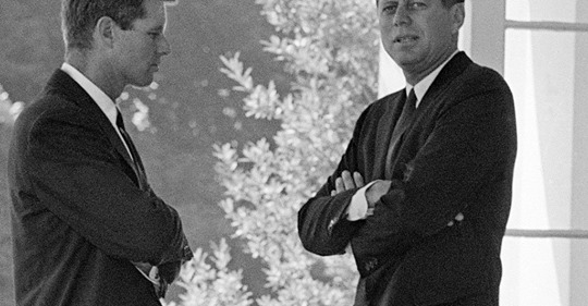 Kallt Krig & Djupa Intressen