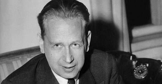 Patetiskt Krypande Om Dag Hammarskjöld