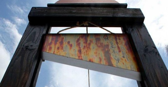 För Mycket Pengar & Polisstaten