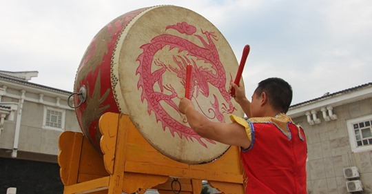 Mellan Stolarna Känsla