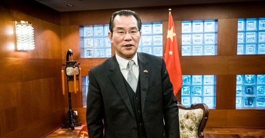 Gui Congyou Erbjuder Hjälp