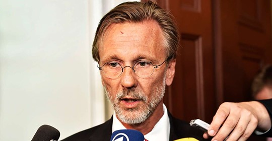 Försvarsbyte Efter Tio Års Förundersökning