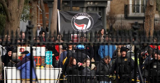 Antifakommunikation Med Elit & Politiker