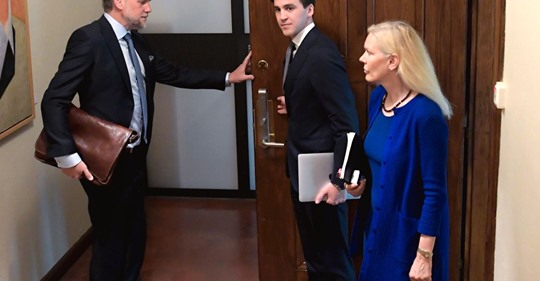 Ambassadörfrikännande Utan Överklagande