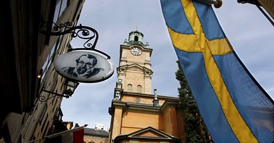 Trumps Hårfärg & Svenskt Flaggkors