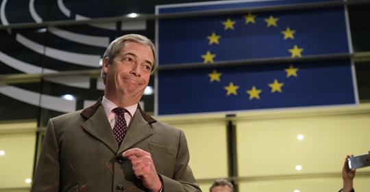 Farage & Italien Mot EU