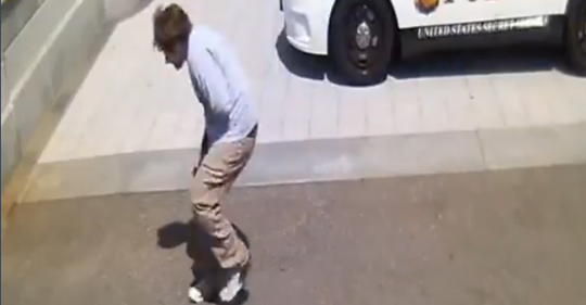 Skjuten Ensam Galning