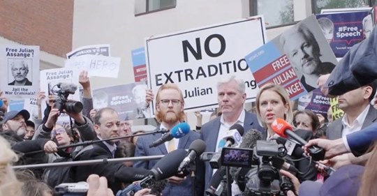 Ett Steg Till För Assange