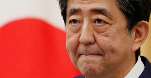 Nabusuke Kishis Sonson Abe Avgår