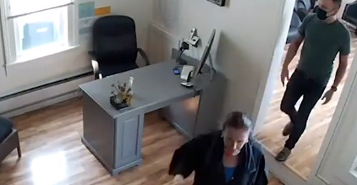 Pelosi På Hårsalongen