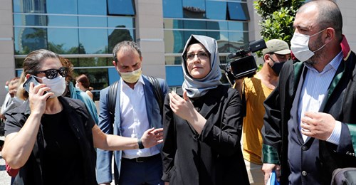 Bollspelande Khashoggifamilj