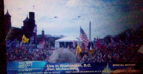 Flynn Talar & Trump Flyger Över