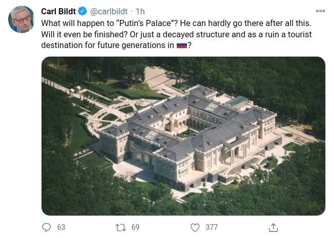 Lilljycke Muckar Med Ryska Storhunden