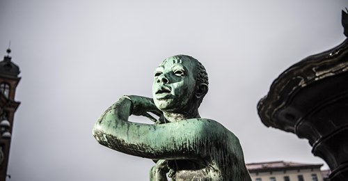 Järntorgsbrunnens Glada Slav