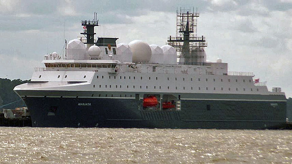 Norskt Spionskepp Med Ryskt Motorunderhåll