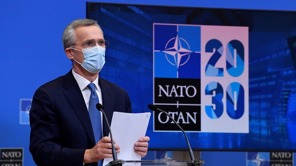 Twitter Bannar NATO-Kritik