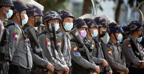 Myanmars Militär Utan Annat Val