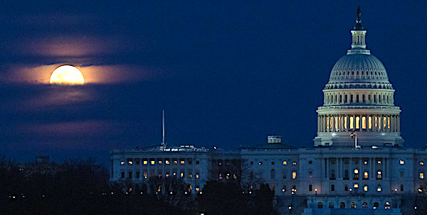 Telekomföretag & Upploppet På Kapitolium