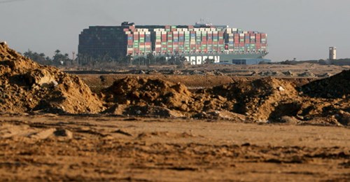 Fortfarande Fast I Suez