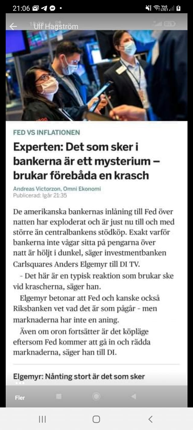 Mystiskt Bankbeteende Höljt I Dunkel