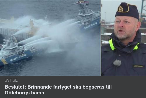 Brinnande Fartyg Bogseras Till Göteborgs Hamn