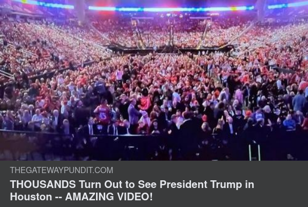 Tiotusentals Ute För Att Se Trump