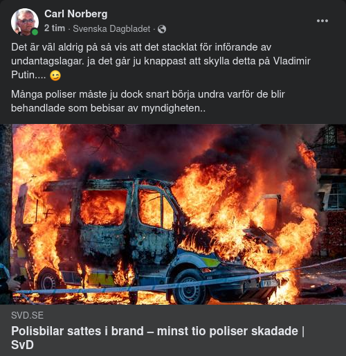 Brinnande Polisbilar & Bebisbehandlade Poliser