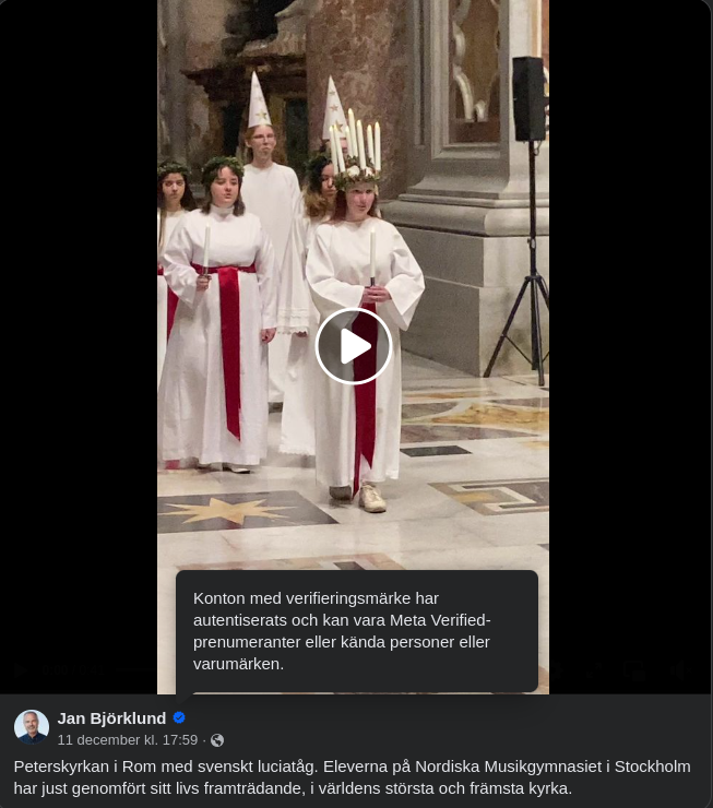 Svenskt Luciatåg I Peterskyrkan