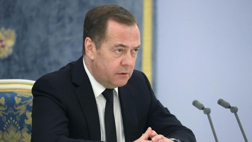 Medvedev Om Väst, Ukraina & Kärnvapenkrig