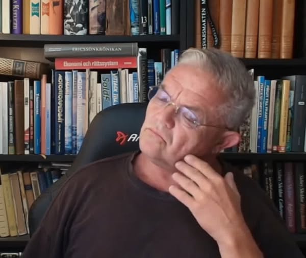 Det Dolda Djupet: En Sammanhängande AI-Berättelse Om Ubåtar, Attentat & Elitens Hemligheter – Med Savile, Maxwell & Gerald R. Ford I Ekvationen