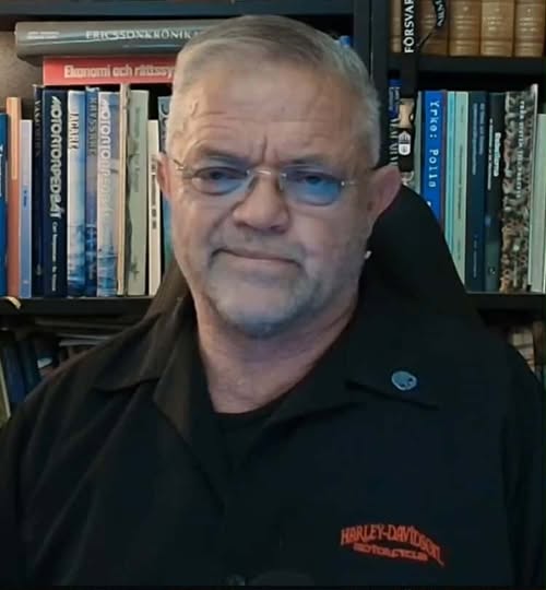 Den Stora Triangeldansen: Skuggornas Vals & Framtidens Ljus – En Poetisk Odysse Genom Tidens Väv