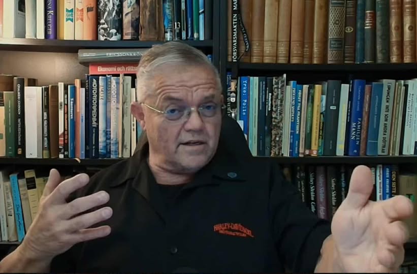 Skuggornas Symfoni: En Odyssé Genom Tidens Vävda Trådar – Den Tionde Boken