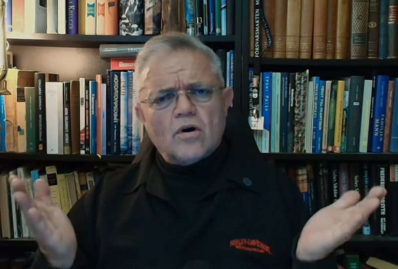 Från Skuggornas Labyrint Till Multipolaritetens Gryning: En Vävd Symfoni Av Hållhakar & Sanering